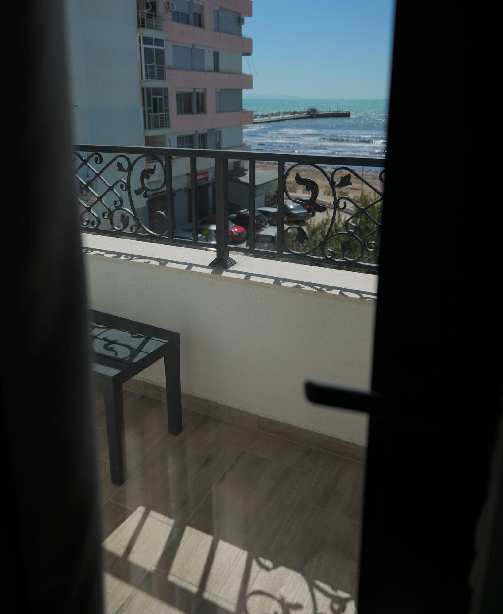 Afa Hotel Durrës Esterno foto