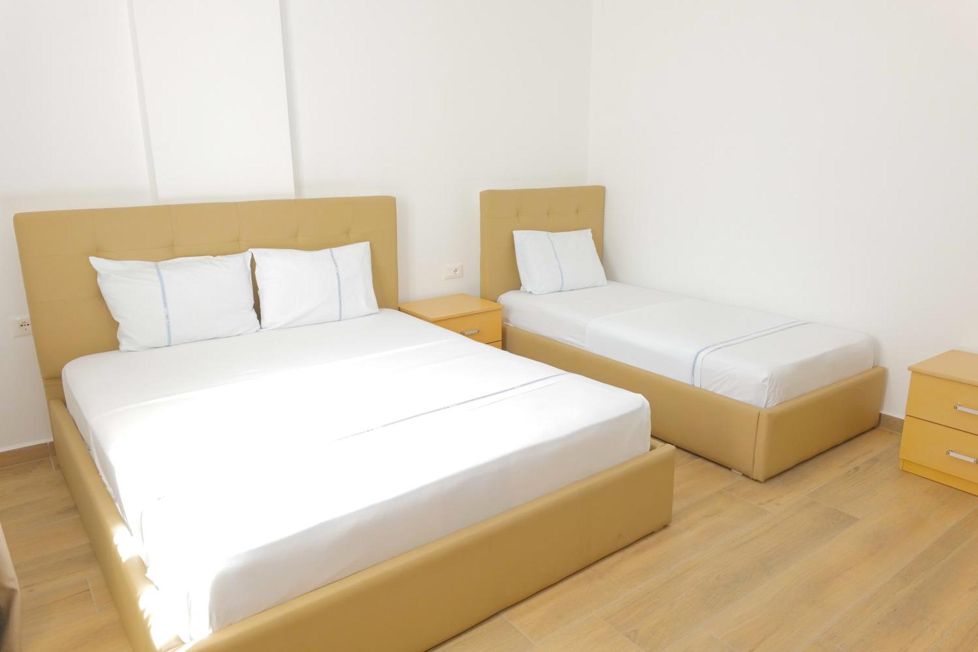 Afa Hotel Durrës Esterno foto