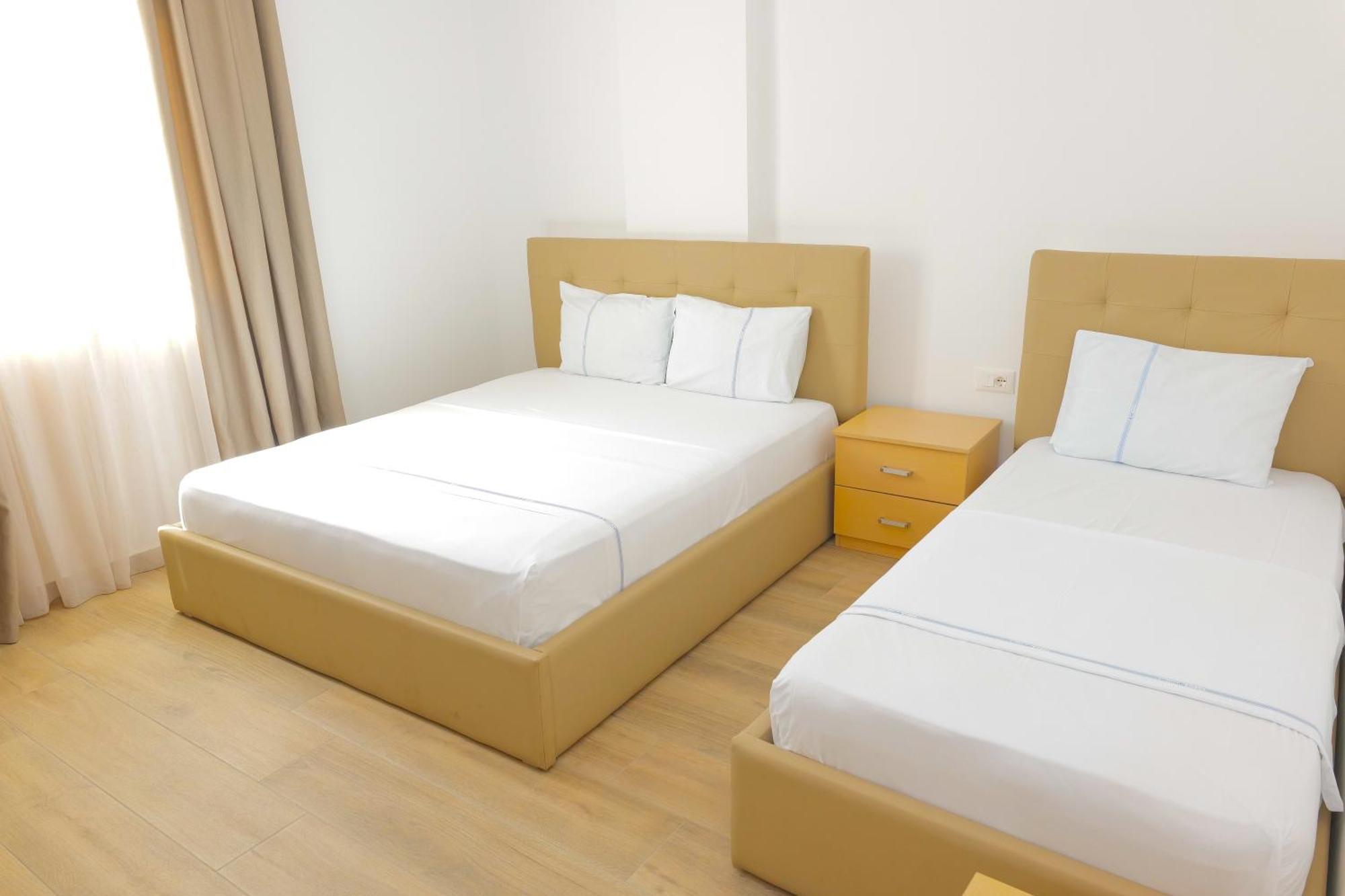 Afa Hotel Durrës Esterno foto