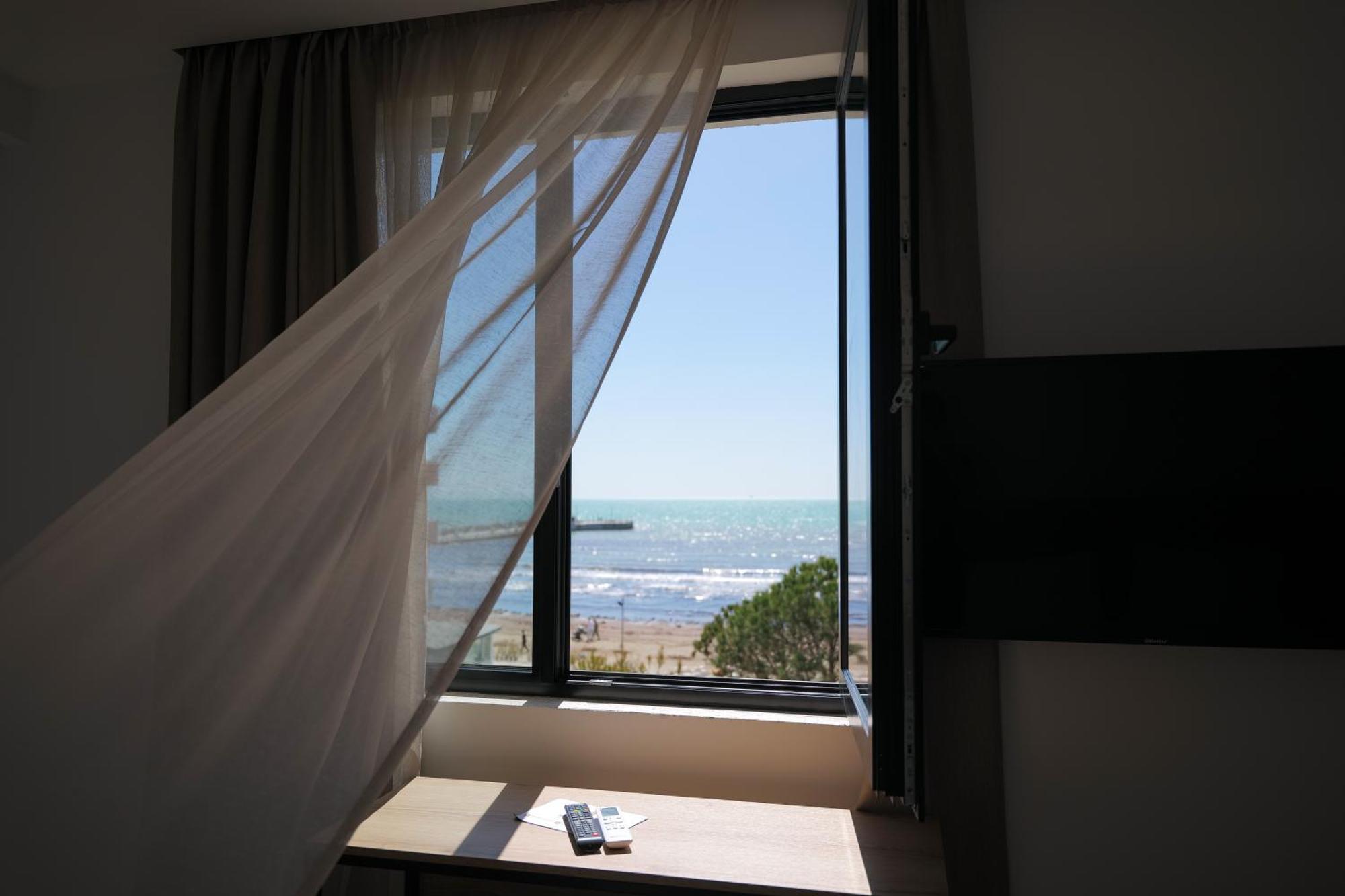 Afa Hotel Durrës Esterno foto